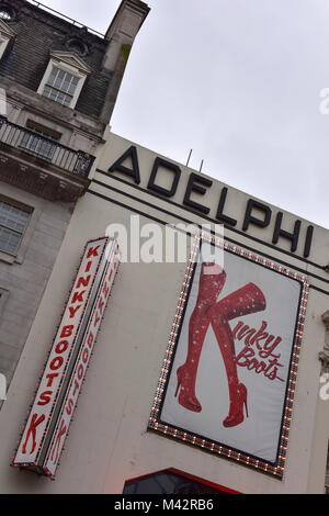 Eine Rechnung board Werbung kinky Boots. Das West End Show im Adelphi Theatre in The Strand London. Lange laufende West End Shows und Theater Stockfoto