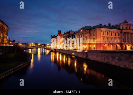 Stockholmer Oper und Rathaus bei Nacht im Jahr 2015 getroffen Stockfoto