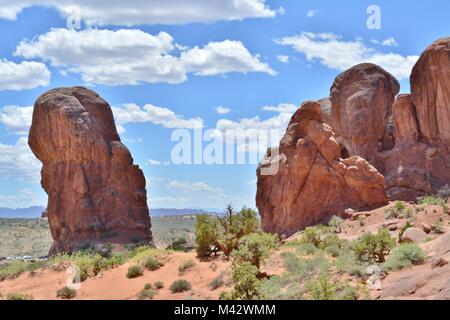 Felsen in der Nähe von fensterbögen im Arches National Park Stockfoto