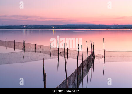 Europa, Italien, Apulien, Foggia, Lesina. See bei Sonnenuntergang Stockfoto