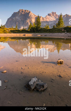 Sonnenuntergang über Cinque Torri di Averau. Cortina d'Ampezzo, Provinz Belluno, Region Venetien, Italien, Europa Stockfoto