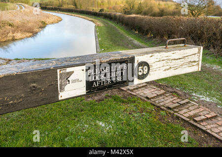 Lock schwebebalken am Kennet und Avon Kanal in Wiltshire, England, Großbritannien Stockfoto