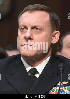 National Security Agency (NSA) Direktor Admiral Michael S. Rogers, United States Navy, bezeugt vor den US-Senatsausschuss auf Intelligenz bei einer Anhörung zu den weltweiten Bedrohungen auf dem Capitol Hill in Washington, DC am Dienstag, 13. Februar 2018 Credit: Ron Sachs/CNP/MediaPunch prüfen Stockfoto