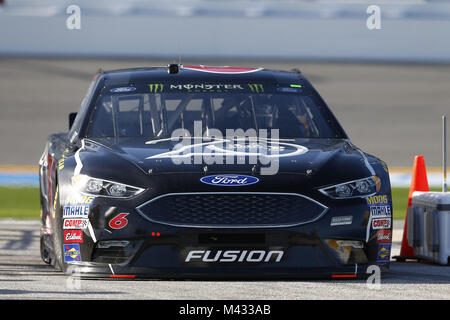 Daytona Beach, Florida, USA. 11 Feb, 2018. Februar 10, 2018 - Daytona Beach, Florida, USA: Trevor Bayne (6) nimmt zu dem Titel für die Daytona 500 Daytona International Speedway in Daytona Beach, Florida zu üben. Credit: Justin R. Noe Asp Inc/ASP/ZUMA Draht/Alamy leben Nachrichten Stockfoto