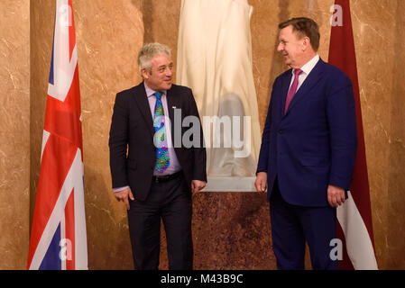 Riga, Lettland. 14 Feb, 2018. John Bercow, Mitglied des Europäischen Parlaments für Buckingham und der Sprecher des britischen Unterhauses trifft sich mit Premierminister der Republik Lettland Maris Kucinskis. Regierung von Lettland. Credit: gints Ivuskans/Alamy leben Nachrichten Stockfoto