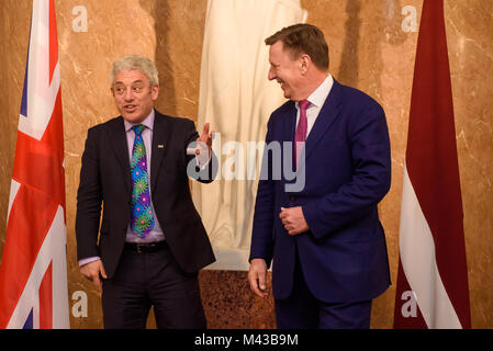 Riga, Lettland. 14 Feb, 2018. John Bercow, Mitglied des Europäischen Parlaments für Buckingham und der Sprecher des britischen Unterhauses trifft sich mit Premierminister der Republik Lettland Maris Kucinskis. Regierung von Lettland. Credit: gints Ivuskans/Alamy leben Nachrichten Stockfoto