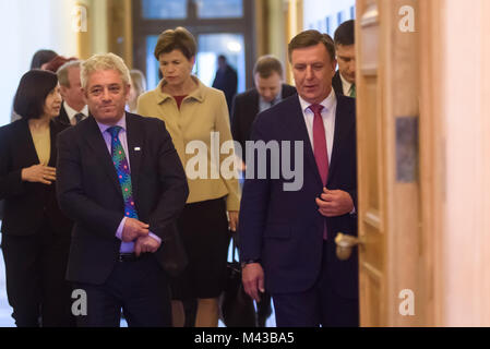 Riga, Lettland. 14 Feb, 2018. John Bercow, Mitglied des Europäischen Parlaments für Buckingham und der Sprecher des britischen Unterhauses trifft sich mit Premierminister der Republik Lettland Maris Kucinskis. Regierung von Lettland. Credit: gints Ivuskans/Alamy leben Nachrichten Stockfoto