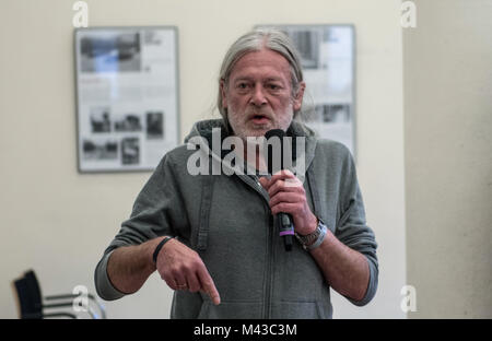 Berlin, Deutschland. 14 Feb, 2018. Fotograf Harald Hauswald sprechen während einer Pressekonferenz zu seiner Ausstellung "Völlig Osten. Das Leben in der DDR" in Berlin, Deutschland, 14. Februar 2018. Credit: Paul Zinken/dpa/ZB/dpa/Alamy leben Nachrichten Stockfoto