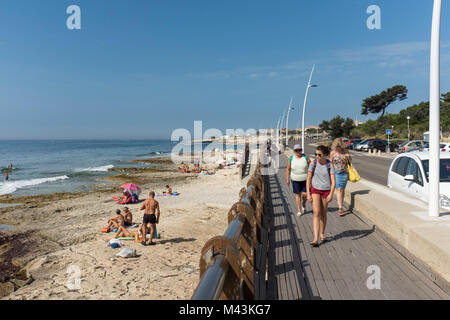 Blick entlang der felsigen Küste in Sausset-les-Pins, Bouches-du-Rhone, PACA, Frankreich Stockfoto