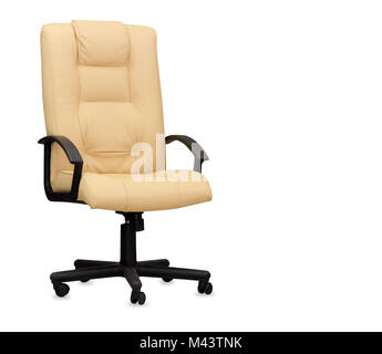 Der Bürostuhl aus beigem Leder. Isoliert Stockfoto