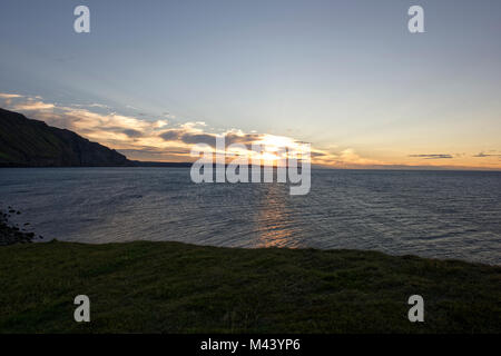 Drangey ist eine unbewohnte Insel, günstiges, sterben in der Mitte des Fjordes Skagafjörður Novalja ist. Stockfoto