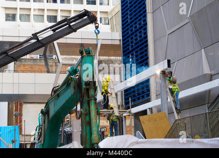 Arbeitnehmer bei der Arbeit auf einer Baustelle. Singapur Stockfoto