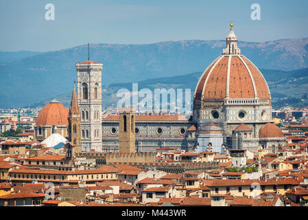 Luftaufnahme von Florenz mit der Basilika Santa Maria del Fiore (Duomo), Toskana, Italien Stockfoto