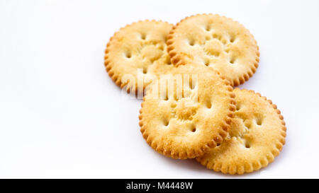 Leicht gesalzen flauschig und knusprige Cracker Kekse an High Tea mit heißen Getränken für Snacks serviert. Stockfoto