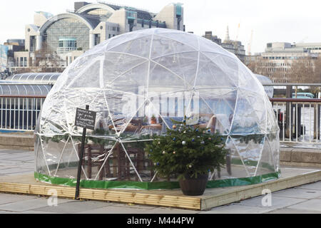 Iglu-Stil PVC-party-Kuppeln am Ufer der Themse in London Stockfoto