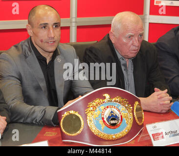 WBO-Boxweltmeister Arthur Abraham mit Trainer Ulli Wegner Stockfoto