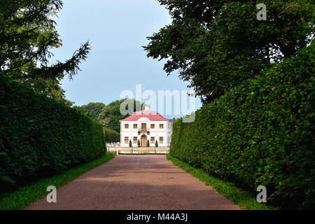 Marly Palace in Peterhof Garten, St. Petersburg, Stockfoto