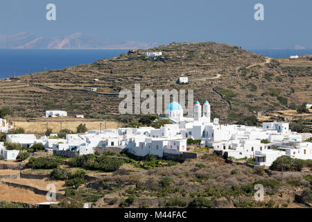 Blick auf Dorf Agios Loukas in der Mitte der Insel, Sifnos, Kykladen, Ägäis, griechische Inseln, Griechenland, Europa Stockfoto