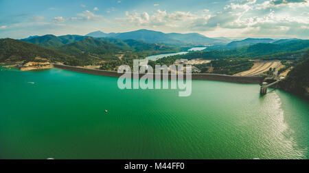 Antenne Panorama von Lake Eildon Dam und Goulburn River in Victoria, Australien Stockfoto