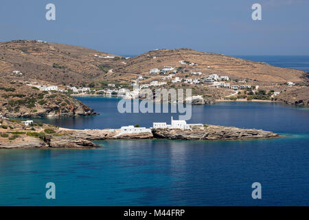 Anzeigen von Chrisopigi Kloster und Faros im Südosten der Insel Küste, Sifnos, Kykladen, Ägäis, griechische Inseln, Griechenland, Europa Stockfoto