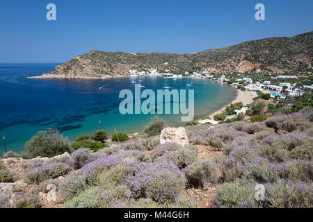 Blick auf Strand, Vathi Vathi, Sifnos, Kykladen, Ägäis, griechische Inseln, Griechenland, Europa Stockfoto