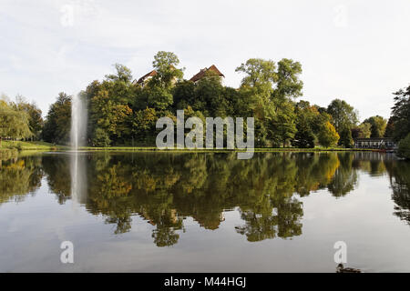 Bad Iburg Charlottensee mit der Iburg im Herbst Stockfoto