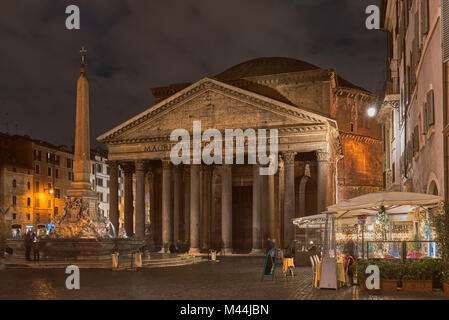 Italien, Rom, 3. Dezember/2017 Pantheon in der Nacht Stockfoto