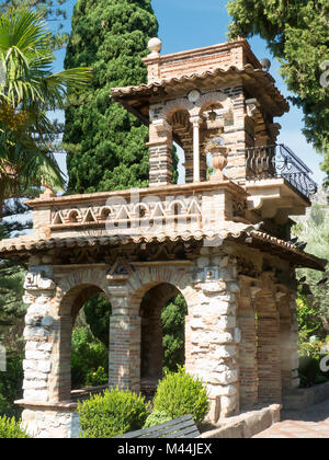 Taormina auf Sizilien: eine Torheit in den öffentlichen Gärten (Giardini della Villa Comunale) Stockfoto