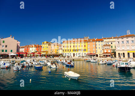 Hafen und Marina in wundervoll romantischen Altstadt von Rovinj, Istrien, Kroatien, Europa Stockfoto