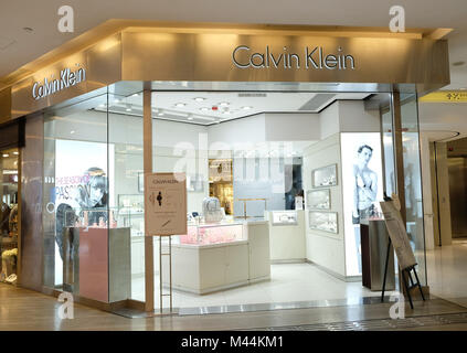 Hongkong - Februar 4, 2018: Calvin Klein Store in Hongkong. Calvin Klein Inc. ist eine US-amerikanische Mode Haus der Mode Designer Calvin K gegründet Stockfoto