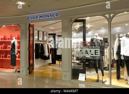 Hongkong - Februar 4, 2018: Club Monaco Store in Hongkong. Club Monaco ist ein internationales Ziel erstellen von moderne und dennoch zeitlose Kleidung und Ac Stockfoto