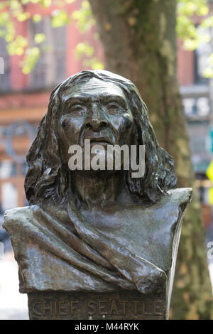 Bronzebüste von Chief Seattle im Pioneer Square, Seattle, Washington, USA Stockfoto