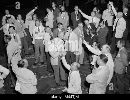 Lager Händler arbeiten eine Grube an der Chicago Board of Trade, Ca. 1955. Stockfoto