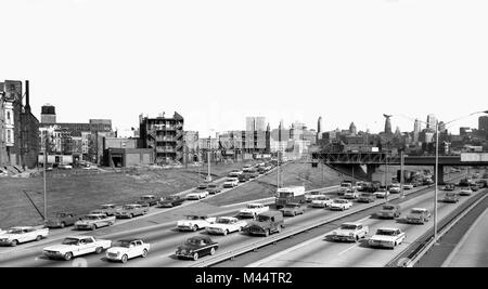 Neu eröffnete Nordwesten Expressway (Kennedy Expressway) Richtung Innenstadt, Ca. 1960. Stockfoto