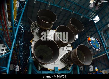 NASA Saturn V Rakete Erste Stufe der Massive Engines / Motoren. Im Apollo Lunar/Mond Missionen im Kennedy Space Center Florida verwendet Stockfoto