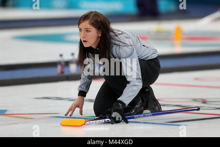 Großbritanniens Eve Muirhead während der Round Robin die Sitzung des Frauen 1 Match gegen Athleten aus Russland in Gangneung Curling Center an Tag fünf der Olympischen Winterspiele 2018 PyeongChang in Südkorea. Stockfoto