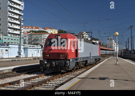 Klasse 5600 elektrische Lokomotive; 5620-8; Santa Apolonia Bahnhof; Lissabon; Portugal; Stockfoto