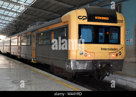 Klasse 2240; Wwu; 2297; Santa Apolonia Bahnhof; Lissabon, Portugal Stockfoto