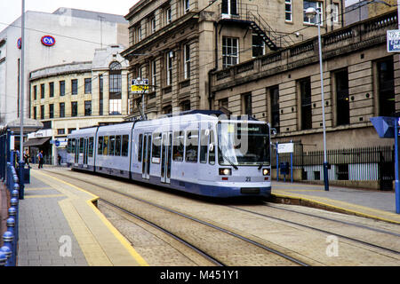 Sheffield Super Straßenbahn Nr. 21 mit original Lackierung auf dem Weg zum meadowhall. Bild im August 1996 Stockfoto