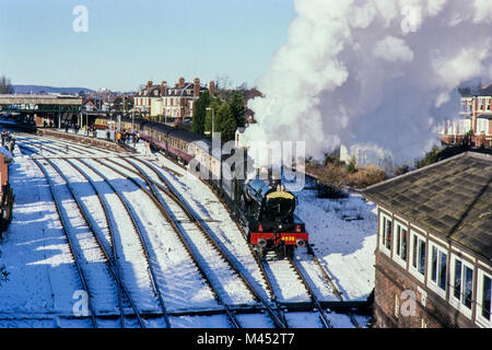 GWR 4900 Klasse 4-6-0 der South Wales Borderer Nr. 24527 Kinlet Halle. Bild in Hereford im Dezember 2000 Stockfoto