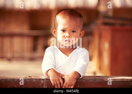 Junge Kind auf Bali Village, Indonesien Stockfoto