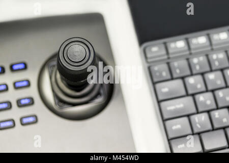 CCTV-Systemsteuerung. Überwachungskamera Navigationsbereich. Joystick und Tastatur. Security Equipment operator Zimmer. Nahaufnahme Stockfoto