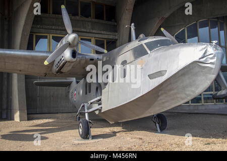 Belgrad, SERBIEN - Kurze SA. 6 Sealand leichte amphibische zweimotorigen Flugzeuge auf dem Hof des Belgrader Aviation Museum präsentiert Stockfoto