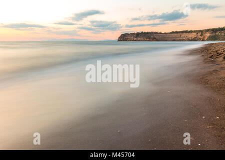 Italien, Kampanien, Provinz Neapel, Procida. Der Strand von Ciraccio Stockfoto