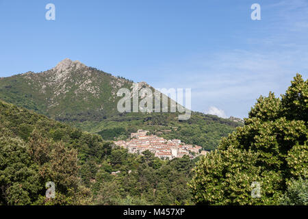 Das Dorf Marciana auf den Hügeln des Monte Capanne von Poggio, Insel Elba, Livorno Provinz, Toskana, Italien Stockfoto