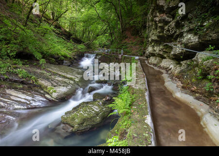 Der fluß Breggia in der Mühle, Bruzella Muggiotal, Mendrisio Bezirk, Kanton Tessin, Schweiz. Stockfoto