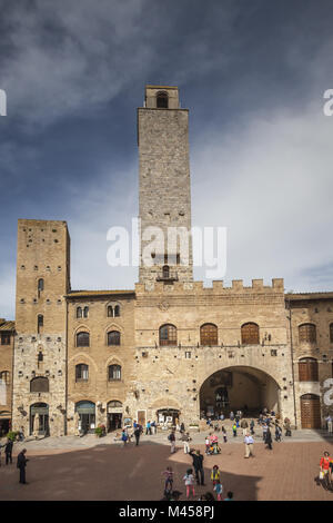 San Gimignano, Chigi Tower (auf der linken Seite) Stockfoto