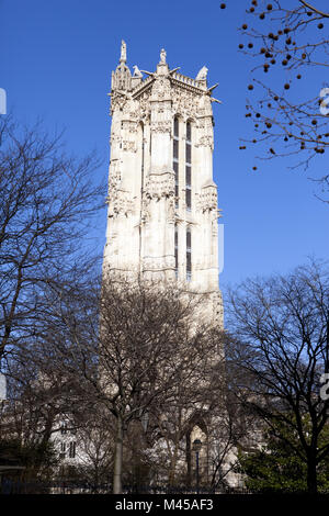 Saint-Jacques Turm auf Rivoli Straße in Paris. Stockfoto