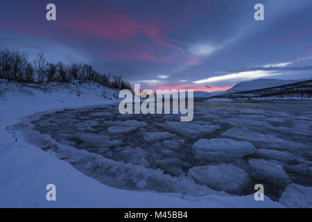 Morgenstimmung, See Tornetraesk, Lappland, Schweden Stockfoto