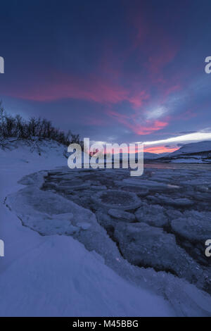 Morgenstimmung, See Tornetraesk, Lappland, Schweden Stockfoto